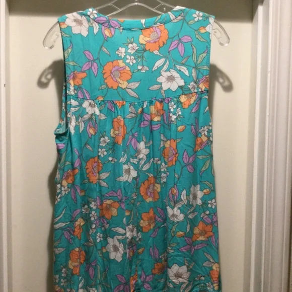 Staccato Babydoll Floral tank top with string tie closure in size L - Picture 3 of 4